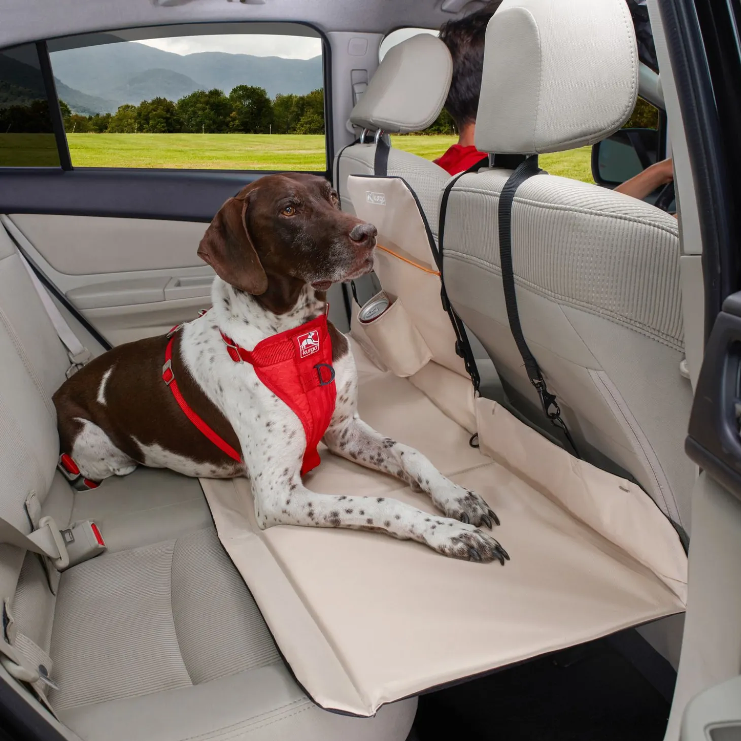 Kurgo Backseat Bridge - Hondenautoaccessoire - 132x40 cm Beige Zwart Tot 45 Kg