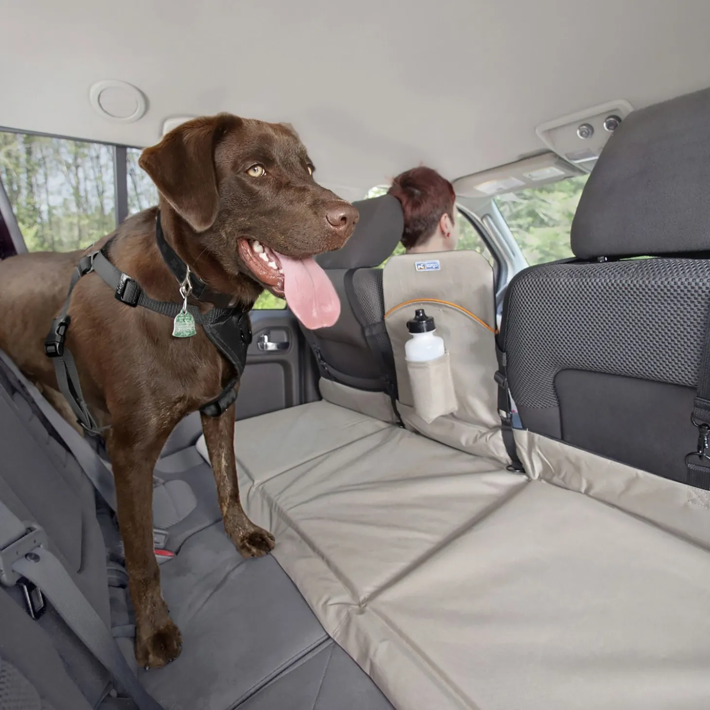 Kurgo Backseat Bridge - Hondenautoaccessoire - 132x40 cm Beige Zwart Tot 45 Kg